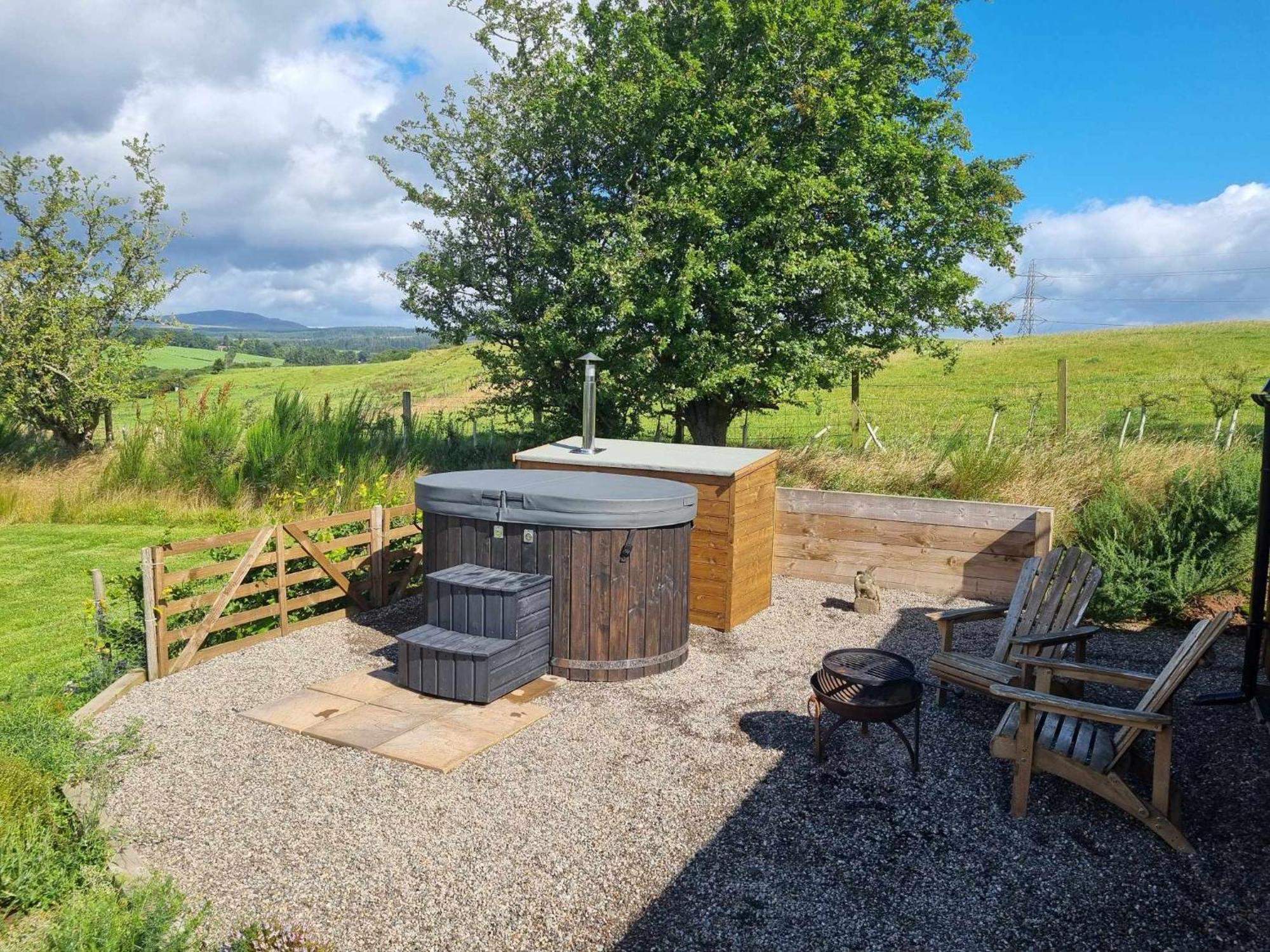 Ferienwohnung Luxury Glamping Pods - The Heft & The Hirsel Glasgow Exterior foto